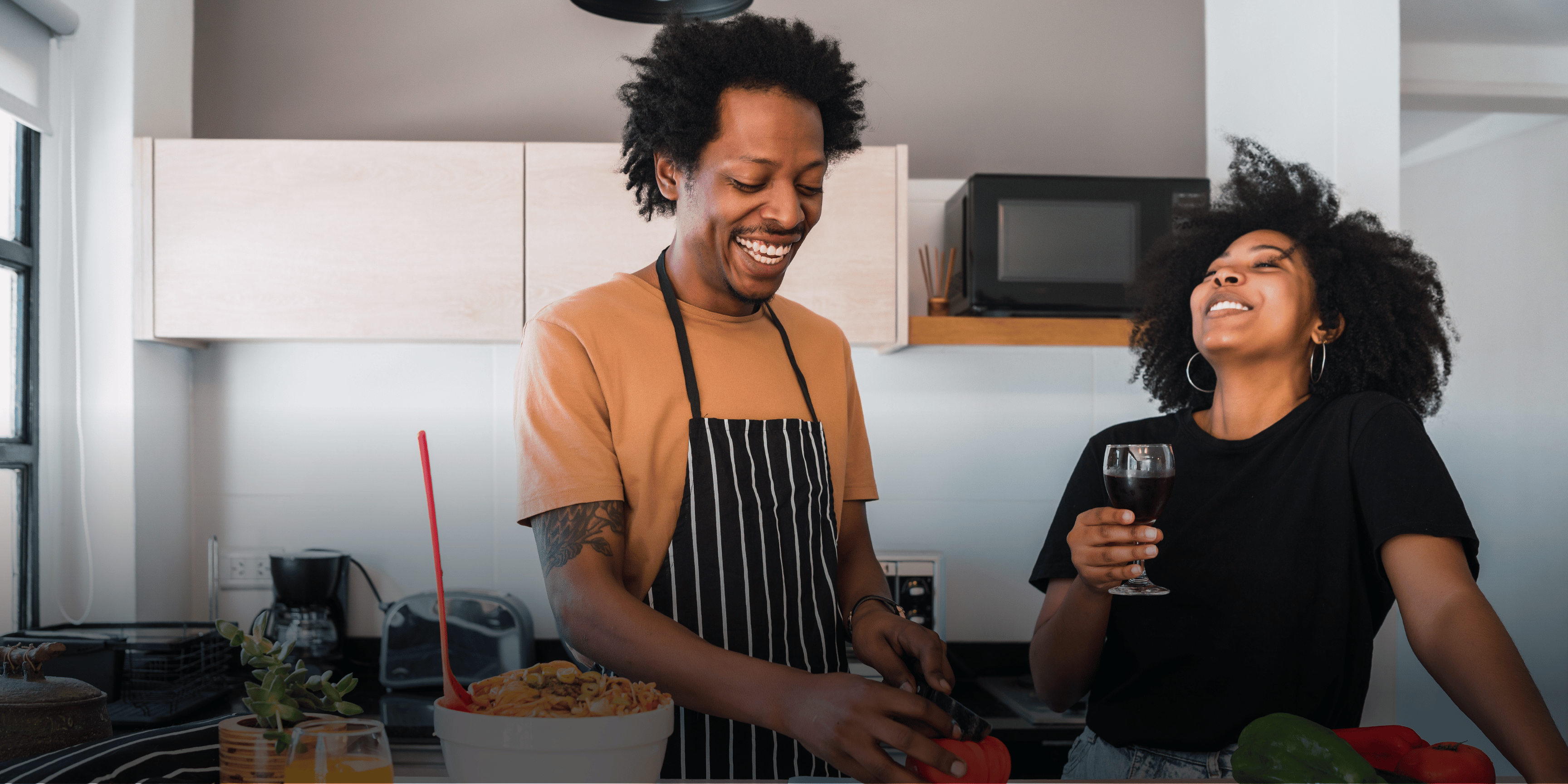 laughing-couple-in-kitchen